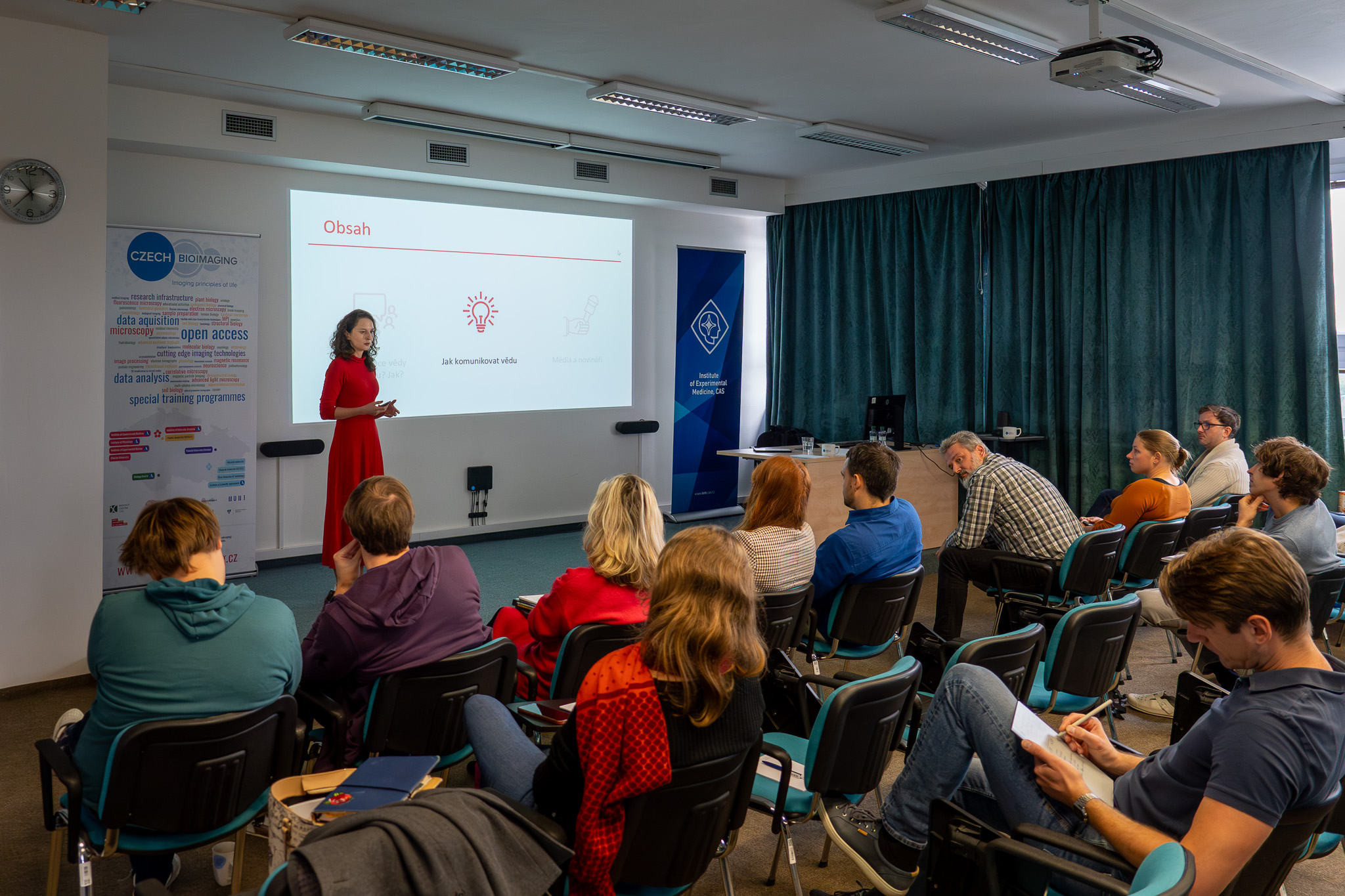 The overall view of the workshop participants and lecturer, Pavla Hubálek, is from the back of the auditorium.